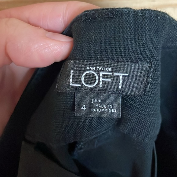 Loft size 4 Julie 10” Inseam Black Mid-rise Soft Bermuda Shorts with Pockets - Picture 2 of 9